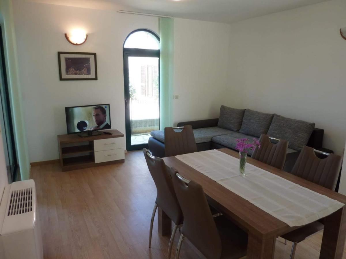 Apartments Mlikota Затон Екстер'єр фото