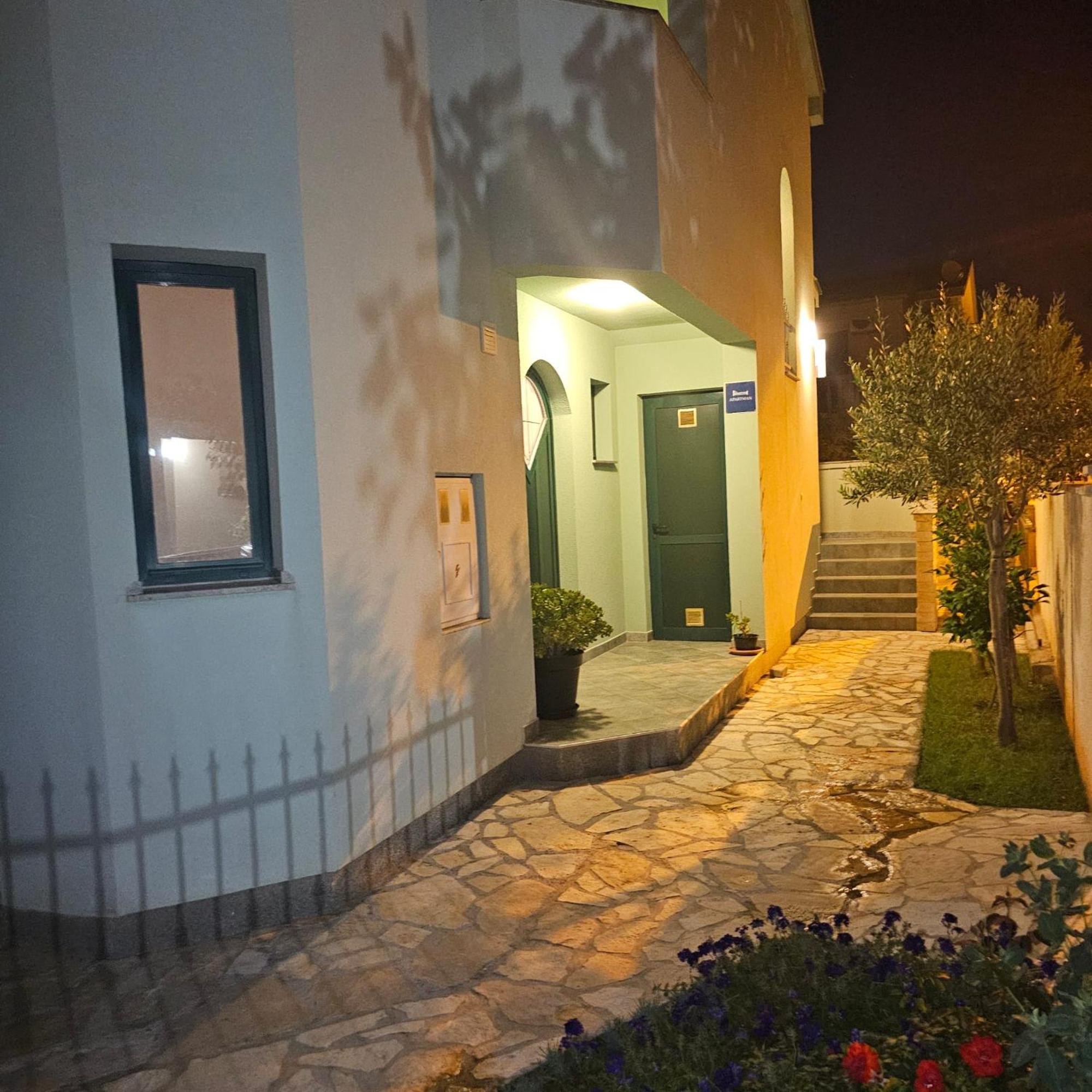 Apartments Mlikota Затон Екстер'єр фото